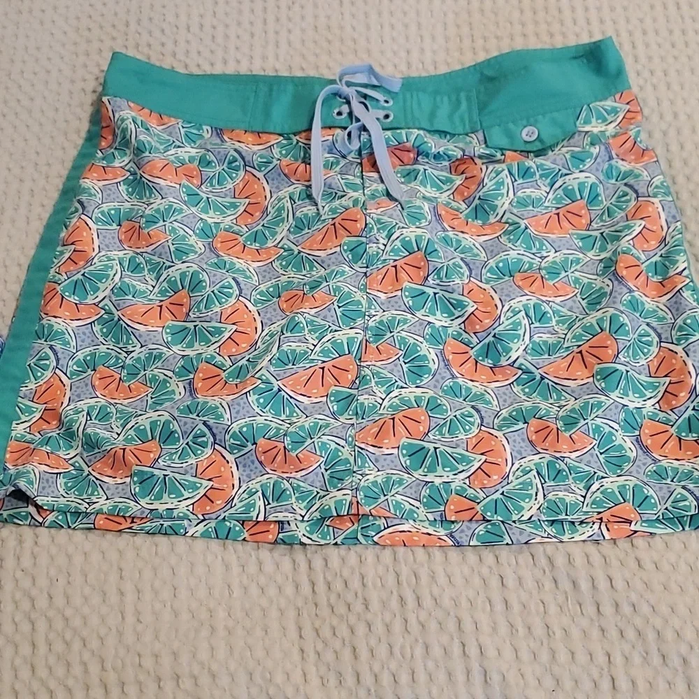 Vineyard Vines lime slice skirt size 4 (#20)